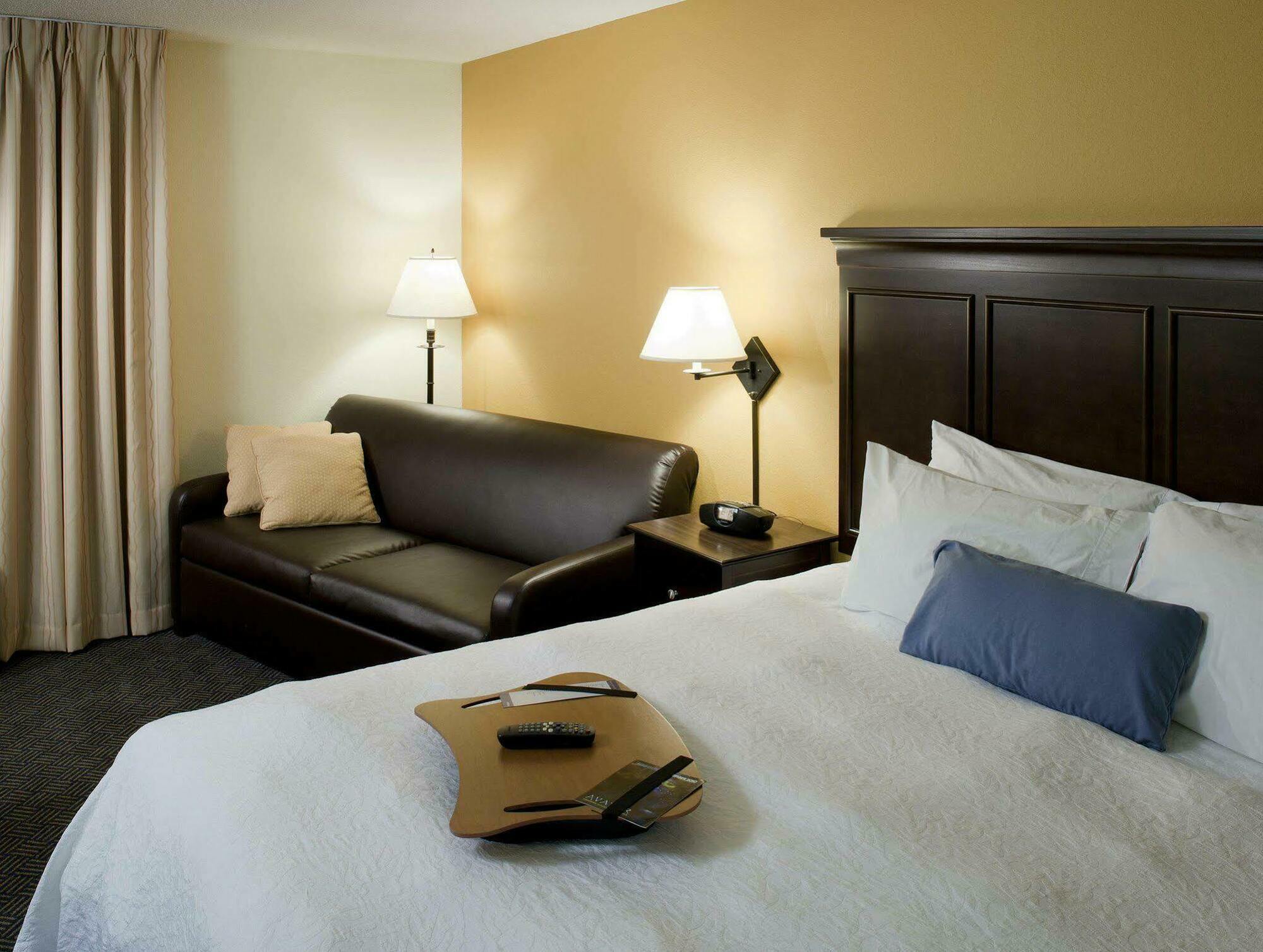 Hampton Inn & Suites Pueblo-Southgate Номер фото